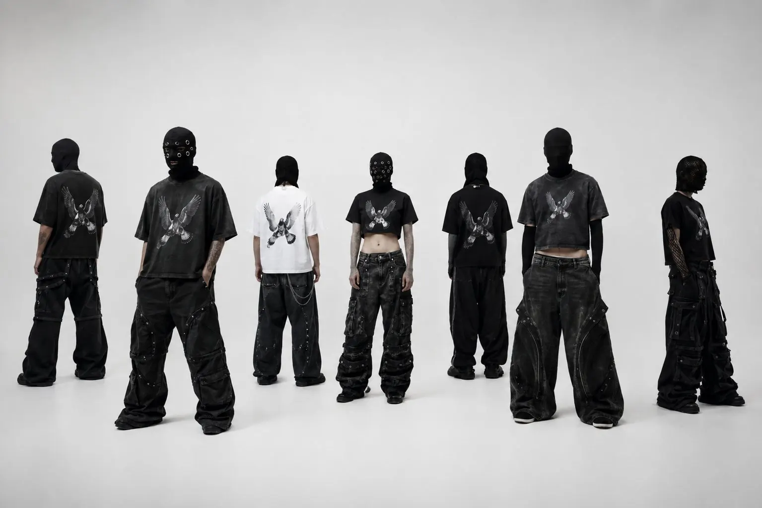 Raver Lab, grupo em estúdio de máscara e calça cargo